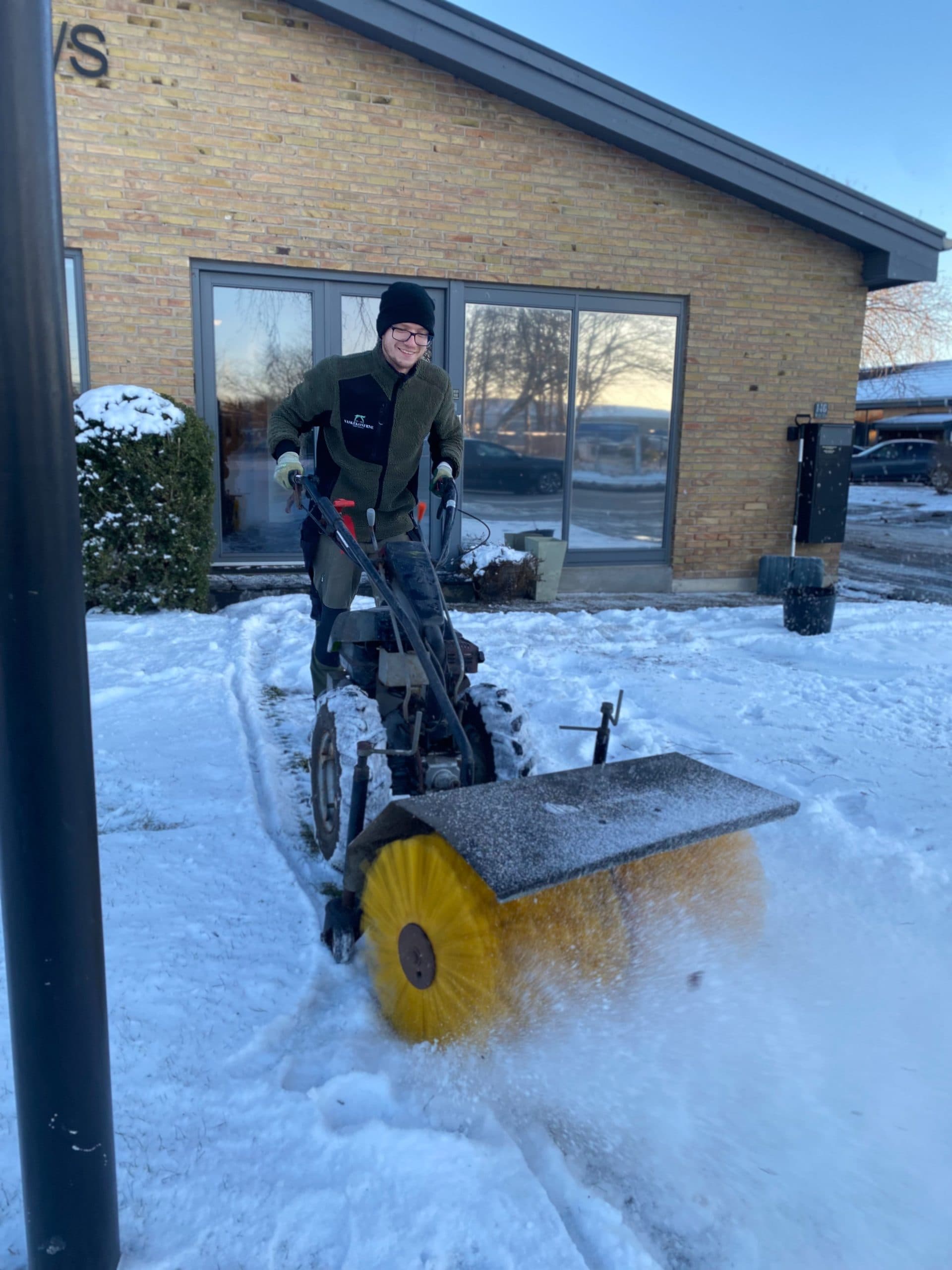 Vi klarer både de faste og praktiske opgaver